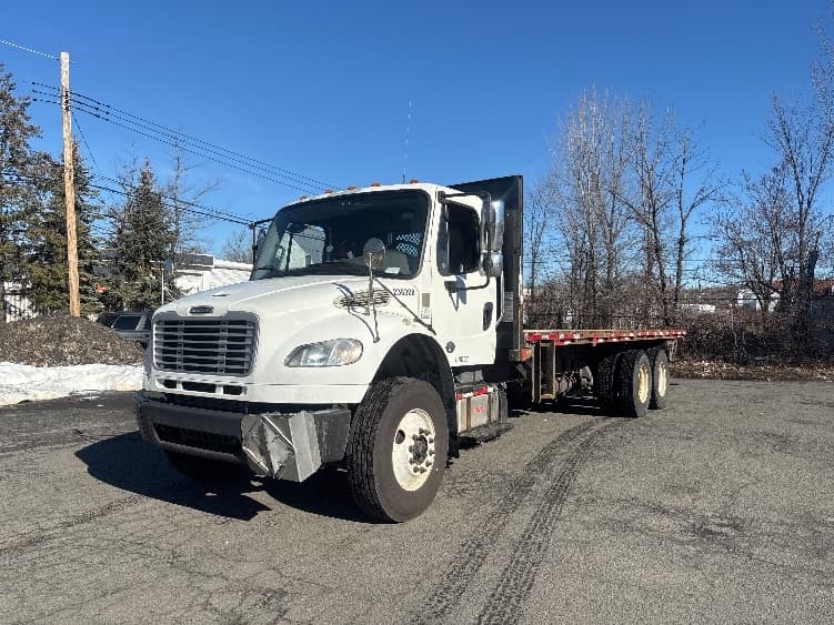 2019 Freightliner M2 106 — photo 3