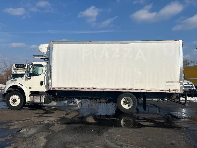 2019 Freightliner M2 106 — photo 4