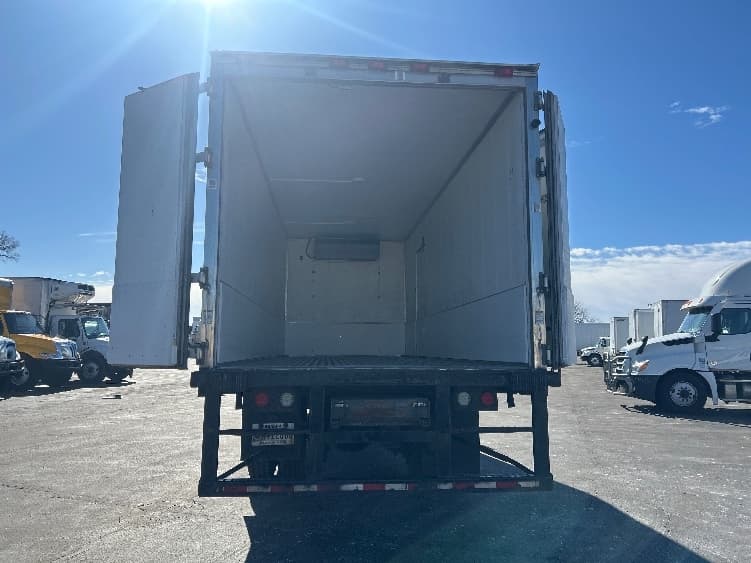 2019 Freightliner M2 106 — photo 8