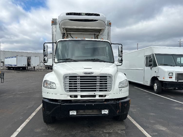 2019 Freightliner M2 106 — photo 2