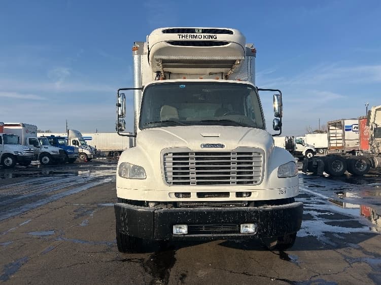 2019 Freightliner M2 106 — photo 2