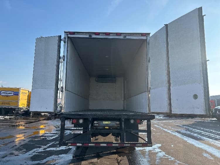 2019 Freightliner M2 106 — photo 8