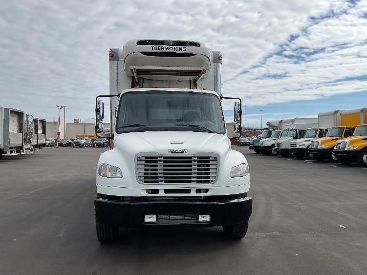 2019 Freightliner M2 106 — photo 2