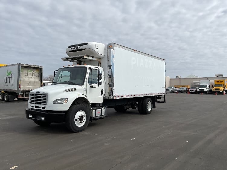 2019 Freightliner M2 106 — photo 3