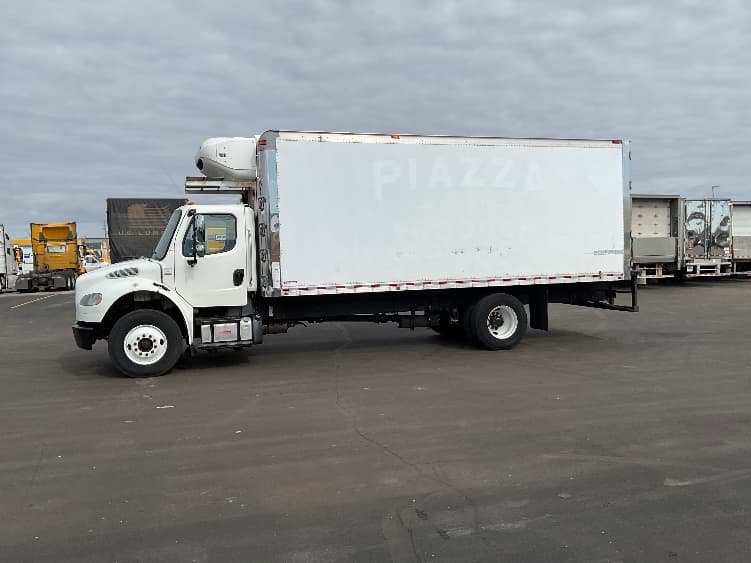 2019 Freightliner M2 106 — photo 4