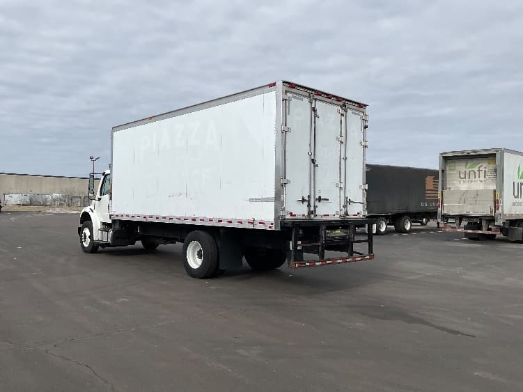 2019 Freightliner M2 106 — photo 6