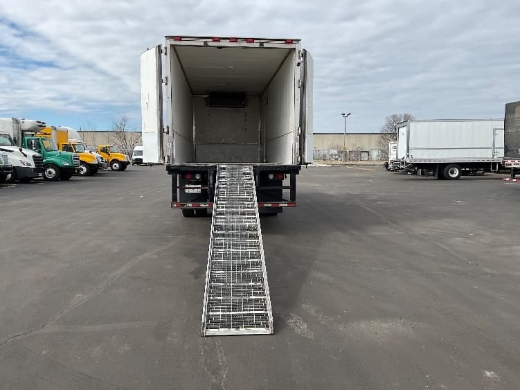 2019 Freightliner M2 106 — photo 9