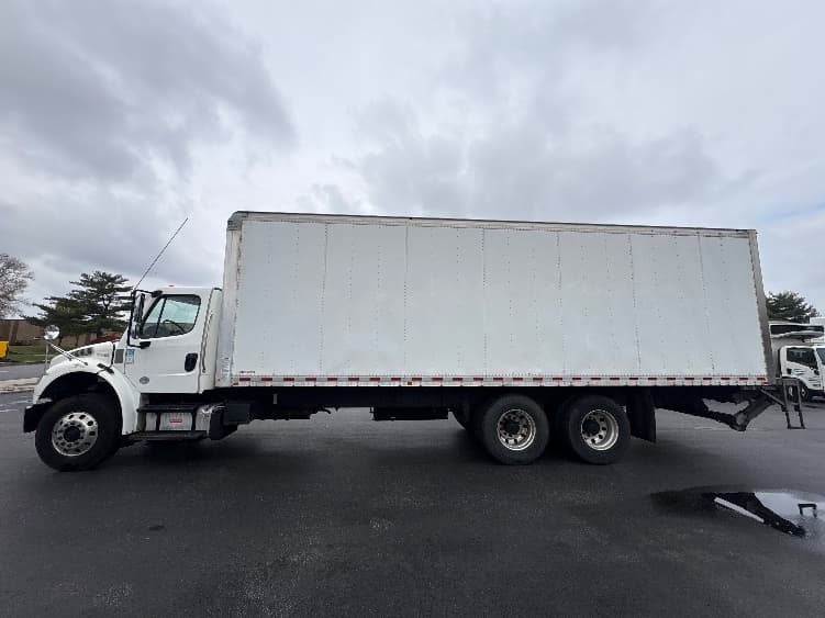 2019 Freightliner M2 106 — photo 4
