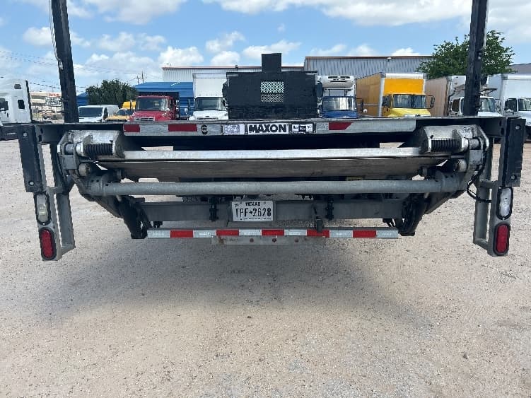 2019 Freightliner M2 106 — photo 10