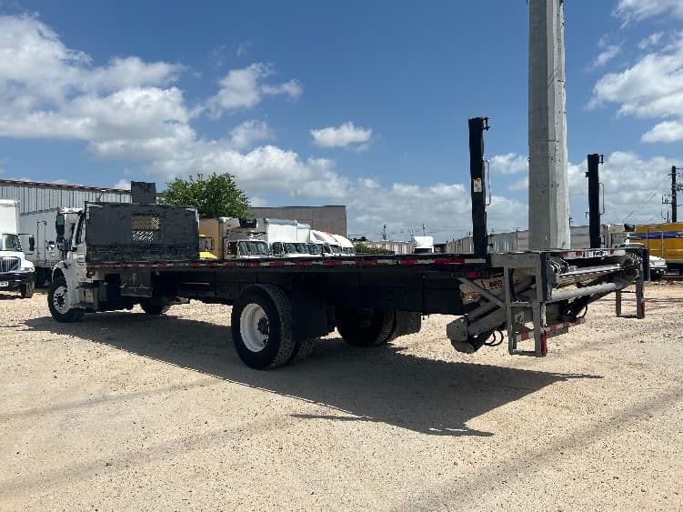 2019 Freightliner M2 106 — photo 6