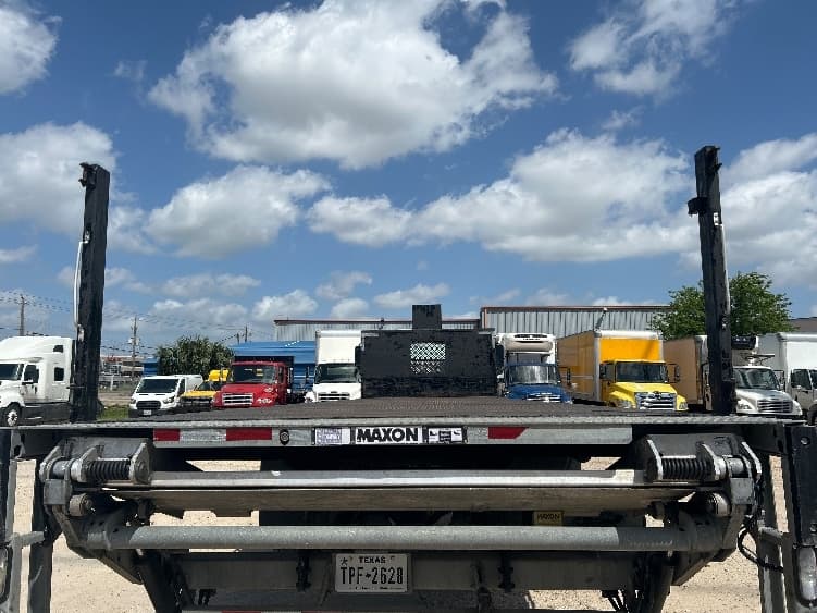 2019 Freightliner M2 106 — photo 8