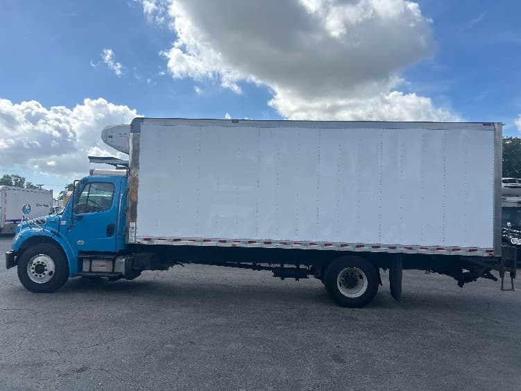 2019 Freightliner M2 106 — photo 4