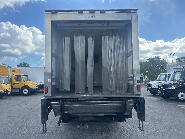 2019 Freightliner M2 106 — photo 8