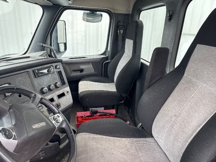 2019 Freightliner Cascadia — photo 10