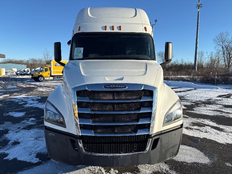 2019 Freightliner Cascadia — photo 2