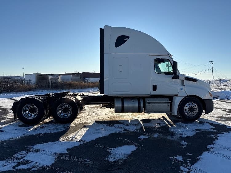 2019 Freightliner Cascadia — photo 8