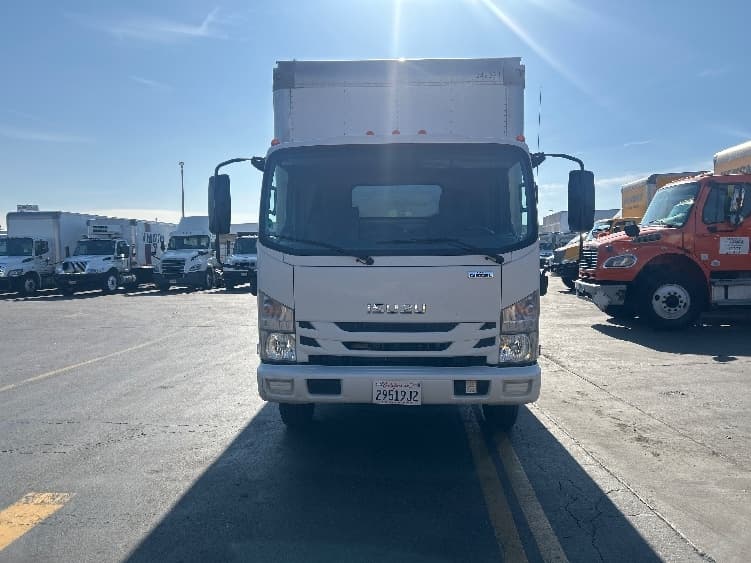 2019 Isuzu NRR — photo 2