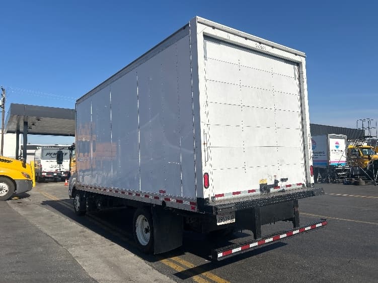 2019 Isuzu NRR — photo 6