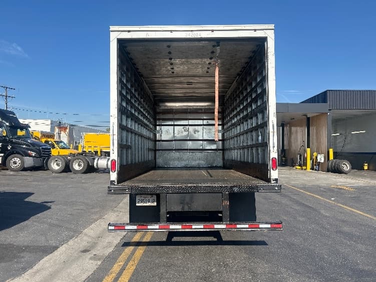 2019 Isuzu NRR — photo 8