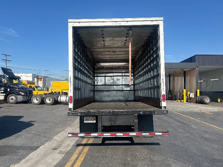 2019 Isuzu NRR — photo 9