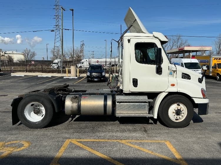2019 Freightliner Cascadia — photo 8