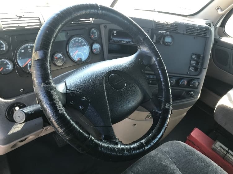 2019 Freightliner Cascadia — photo 10