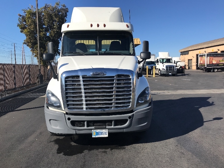 2019 Freightliner Cascadia — photo 2