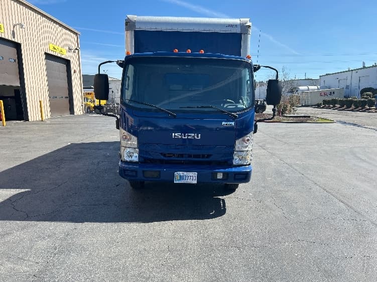 2019 Isuzu NPR — photo 2