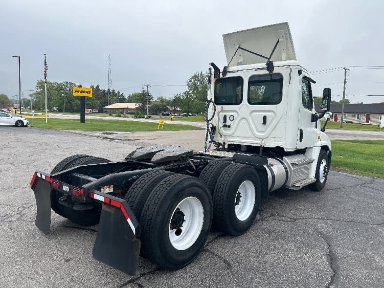 2019 Freightliner Cascadia — photo 7