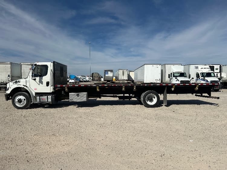2019 Freightliner M2 106 — photo 4