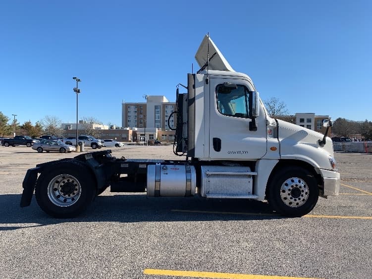 2019 Freightliner Cascadia — photo 8