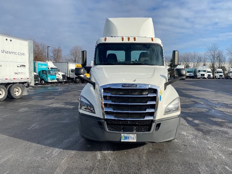 2019 Freightliner Cascadia — photo 2
