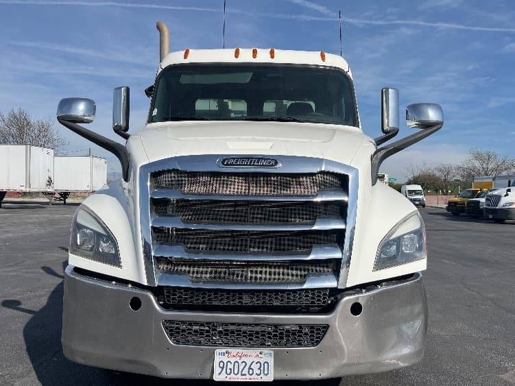 2019 Freightliner Cascadia — photo 2