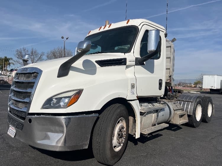 2019 Freightliner Cascadia — photo 3
