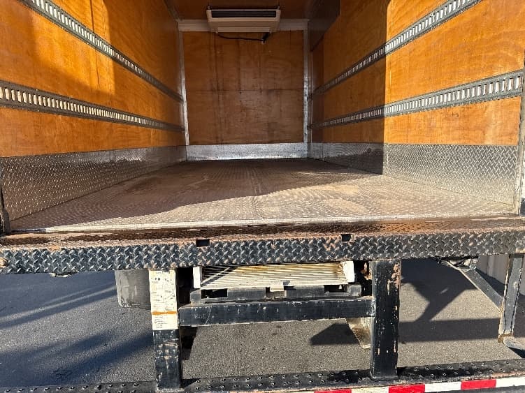 2019 Hino 338 — photo 10