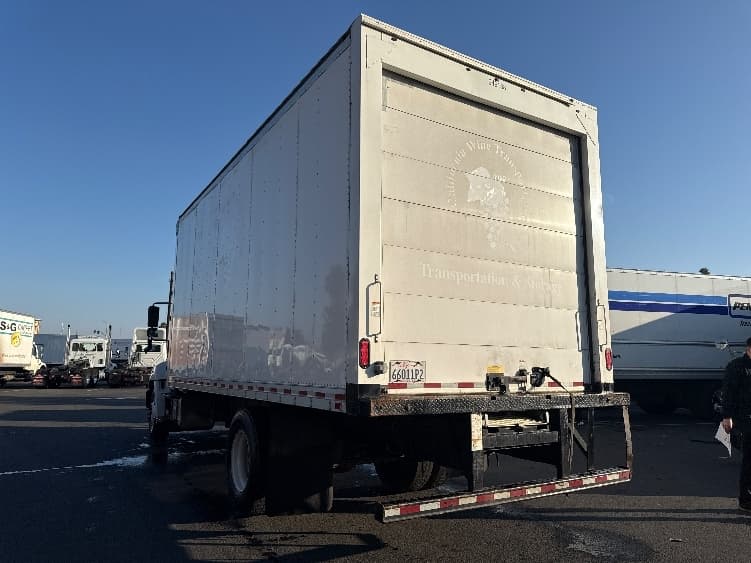 2019 Hino 338 — photo 6