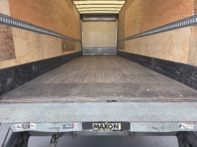 2019 Hino 268 — photo 10