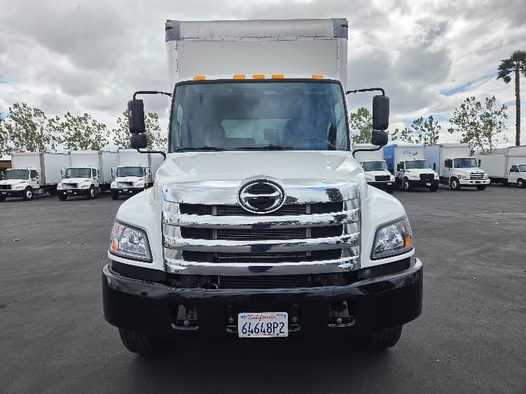 2019 Hino 268 — photo 2