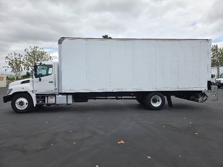 2019 Hino 268 — photo 4