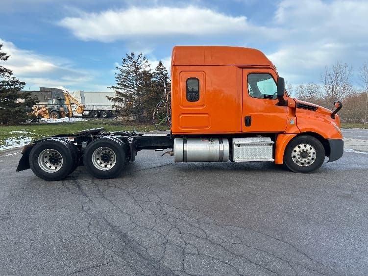 2019 Freightliner Cascadia — photo 8