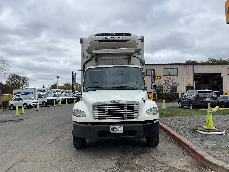 2019 Freightliner M2 106 — photo 2