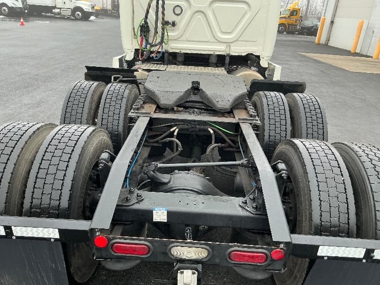 2019 Freightliner Cascadia — photo 6