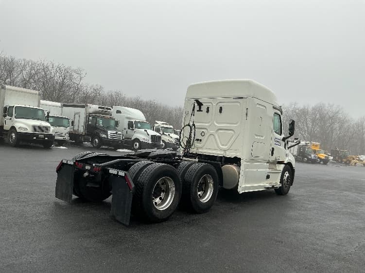 2019 Freightliner Cascadia — photo 7