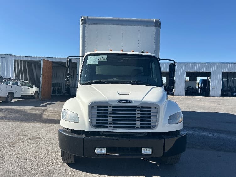 2019 Freightliner M2 106 — photo 2