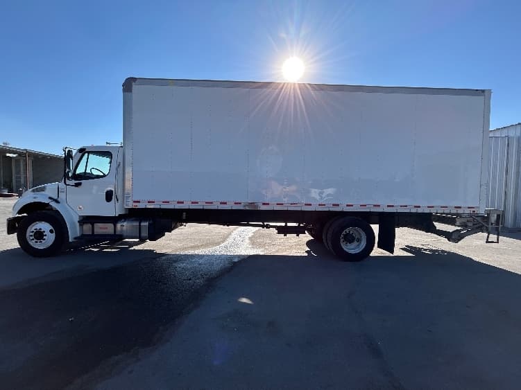 2019 Freightliner M2 106 — photo 4