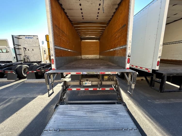 2019 Freightliner M2 106 — photo 9
