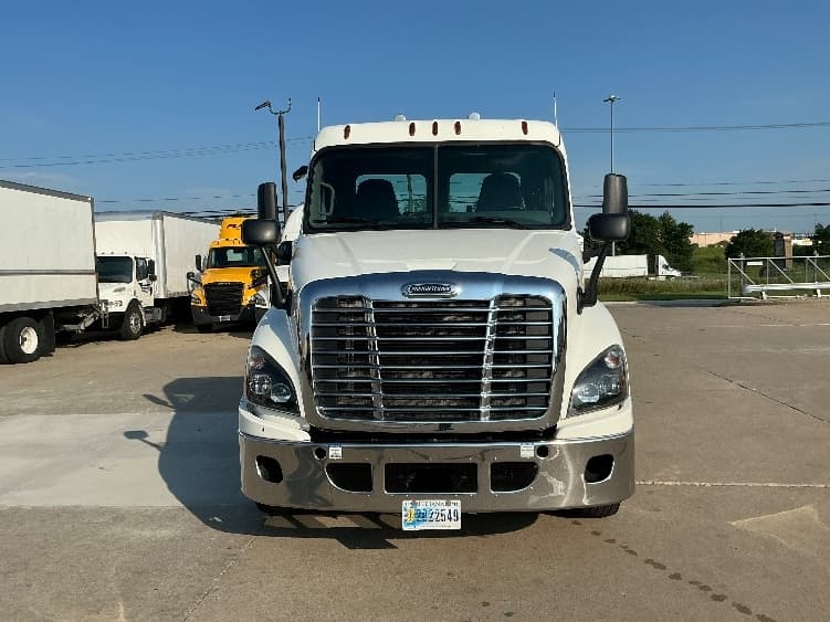 2020 Freightliner Cascadia — photo 2