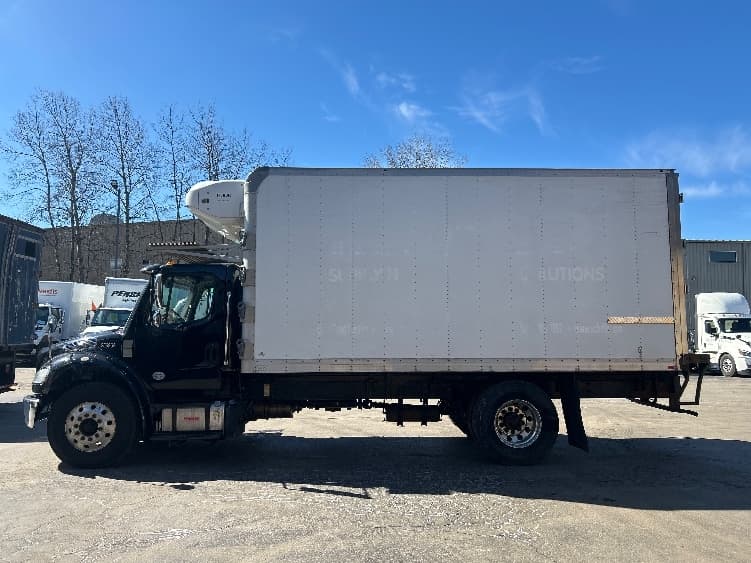 2019 Freightliner M2 106 — photo 4