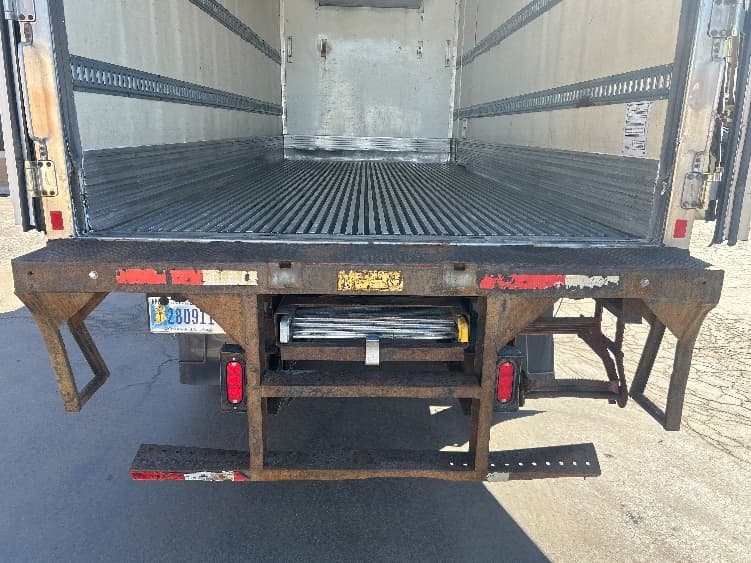 2019 Freightliner M2 106 — photo 9