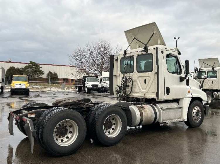 2019 Freightliner Cascadia — photo 7